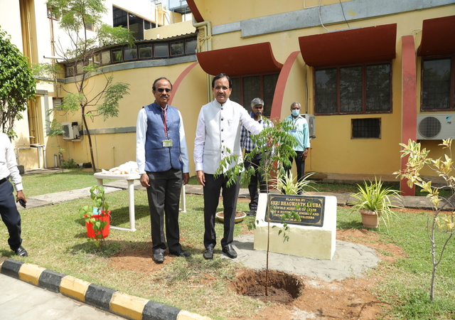 Shri.Bhagwanth Khuba, Hon'ble Minister of State for Chemicals & Fertilizers and New & Renewable Energy visited NIWE on 22.08.2022